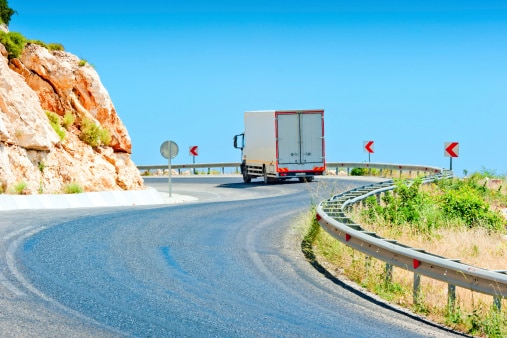 What CDL Drivers Must Know About Mountain Driving